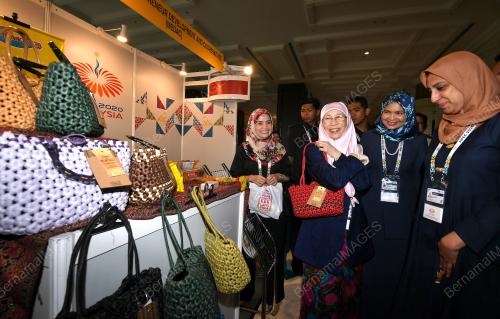 DATUK SERI DR WAN AZIZAH WAN ISMAIL