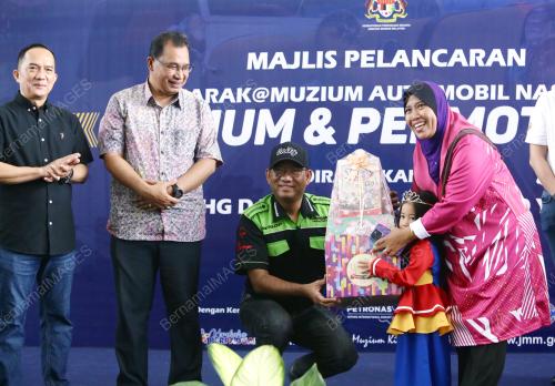 DATUK AZMAN MOHD YUSOF