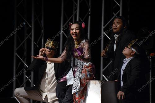 TEATER KUCING HITAM