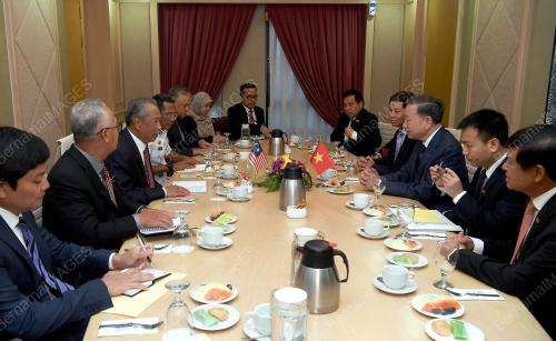 TAN SRI MUHYIDDIN YASSIN
