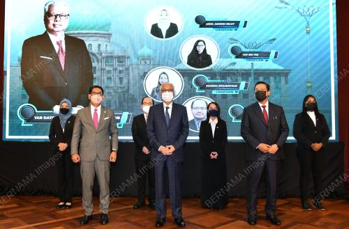 DATUK SERI ISMAIL SABRI YAAKOB