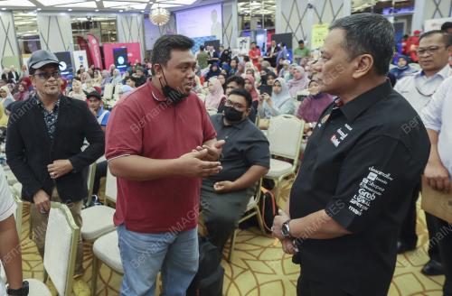 DATUK SERI RAMLAN HARUN