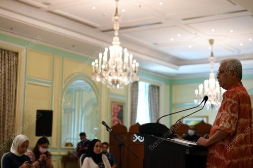 DATUK SERI ISMAIL SABRI YAAKOB