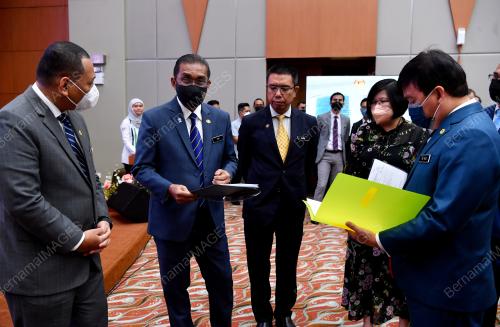 DATUK SERI TAKIYUDDIN HASSAN