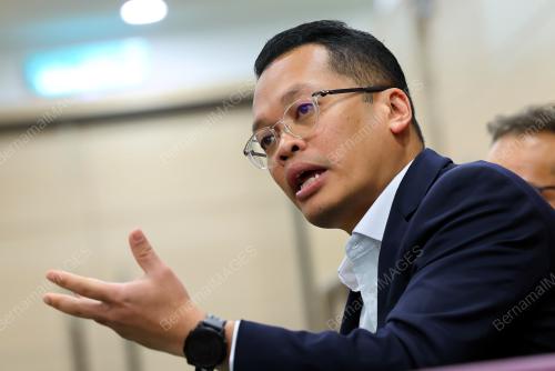 NIK NAZMI NIK AHMAD