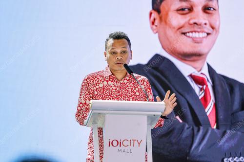 NIK NAZMI NIK AHMAD