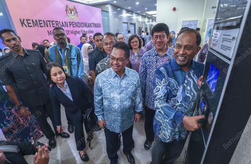DATUK SERI DR ZAMBRY ABDUL KADIR