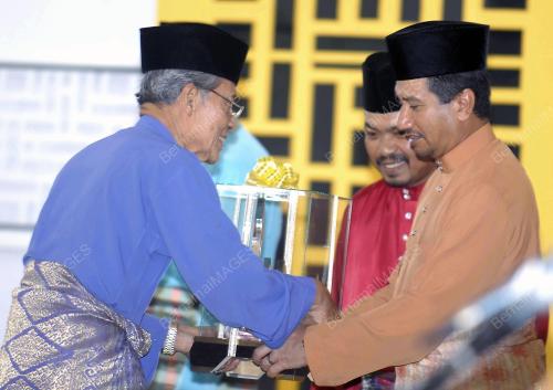 PTJ03_15022011_AGONG_MAULIDUR