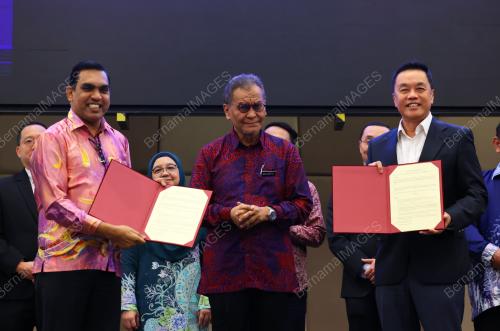 DATUK SERI DR DZULKEFLY AHMAD