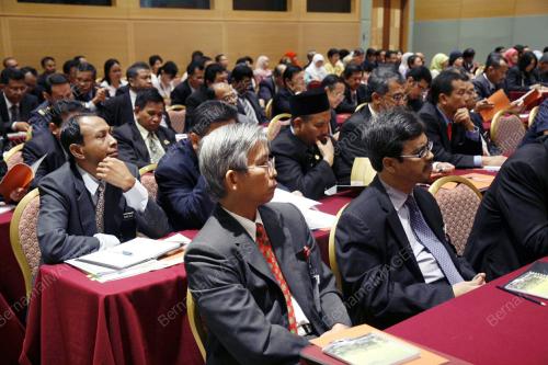 TAN SRI MOHD SIDEK HASSAN