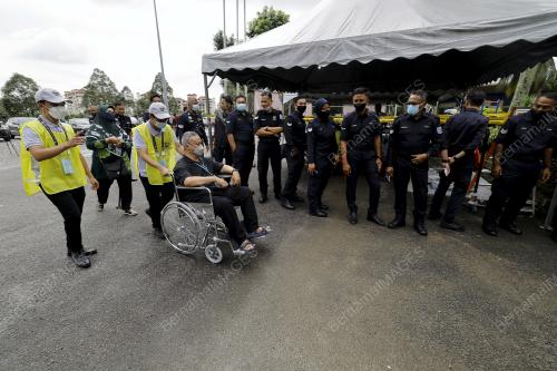 HARI MENGUNDI AWAL