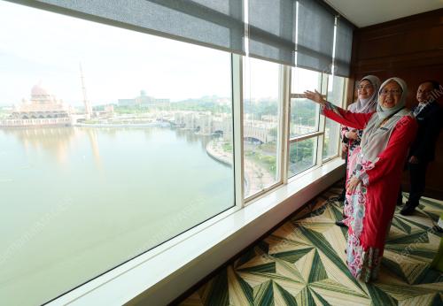 DR ZALIHA MUSTAFA