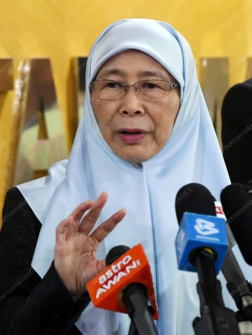 DATUK SERI DR WAN AZIZAH WAN ISMAIL