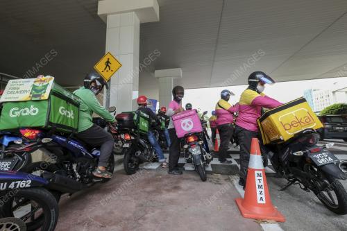 PENGAHANTAR MAKANAN FOOD RAIDER PUTRAJAYA