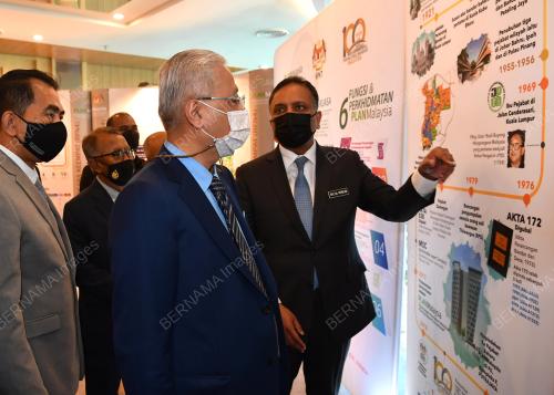 DATUK SERI ISMAIL SABRI YAAKOB