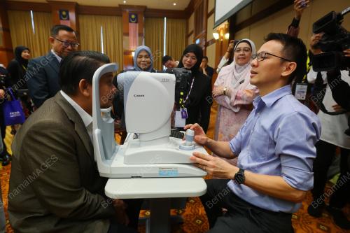 DATUK LUKANISMAN AWANG SAUNI
