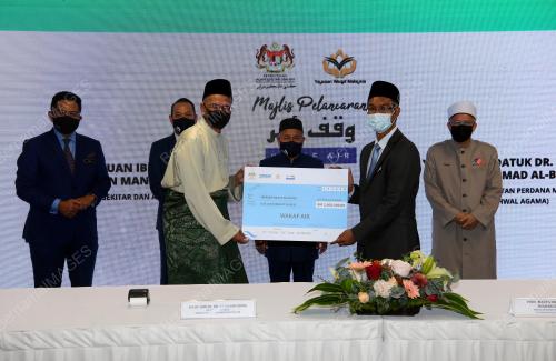 DATUK SERI TUAN IBRAHIM TUAN MAN