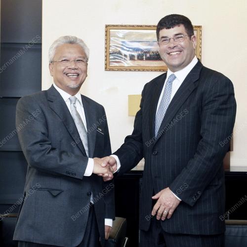 DATUK SERI AHMAD HUSNI HANADZLAH