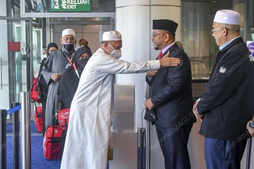 DATUK AHMAD MARZUK SHAARY
