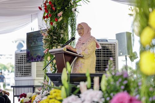 DR ZALIHA MUSTAFA