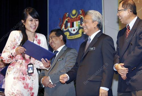 AHMAD HUSNI HANADZLAH