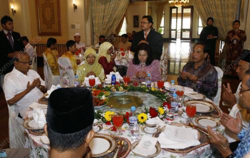 ROSMAH MANSUR