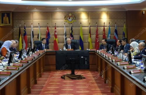 DATUK SERI ISMAIL SABRI YAAKOB