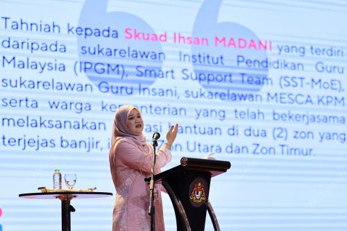 FADHLINA SIDEK