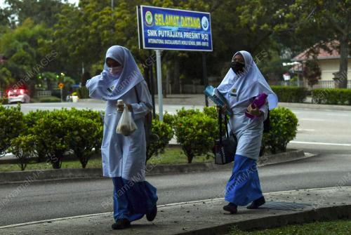 CALON SPM KEMBALI KE SEKOLAH