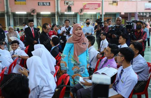 FADLINA SIDEK