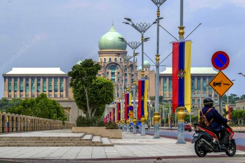 BENDERA WILAYAH PERSEKUTUAN INDAHKAN PUTRAJAYA