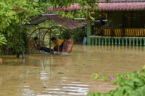 PTJ03_21102021_BANJIR_DENGKIL