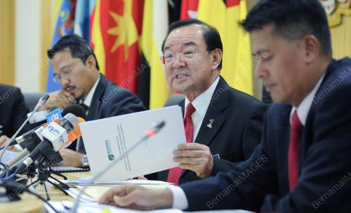 DATUK SERI PETER CHIN FAH KUI