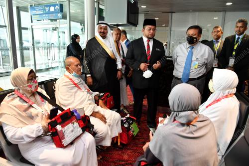 DATUK AHMAD MARZUK SHAARY