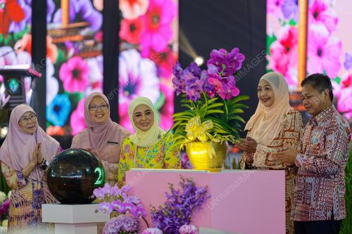RAJA ZARITH SOFIAH