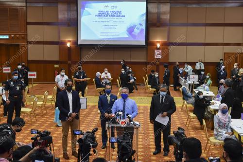 DATUK SERI DR ADHAM BABA