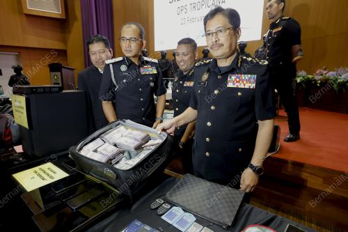 TAN SRI AZAM BAKI