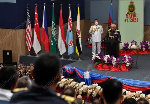TAN SRI AFFENDI BUANG
