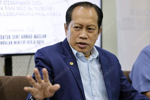 DATUK SERI AHMAD MASLAN