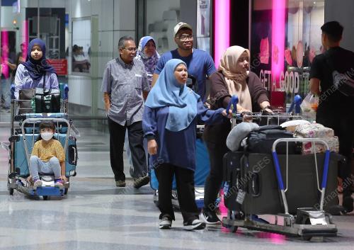 TINJAUAN TERMINAL 1 KLIA