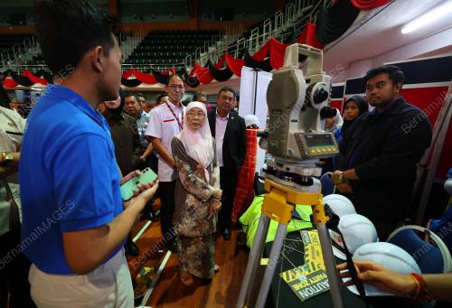 DATUK SERI DR WAN AZIZAH WAN ISMAIL
