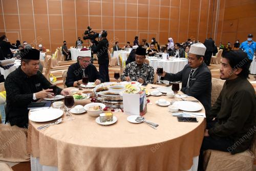 SENATOR DATUK DR ZULKIFLI MOHAMAD AL-BAKRI