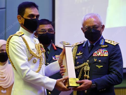 TAN SRI AFFENDI BUANG