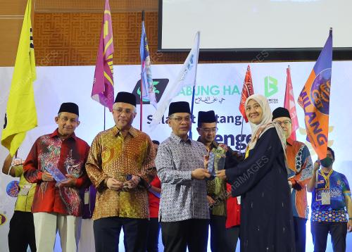SENATOR DATUK DR MOHD NA'IM MOKHTAR