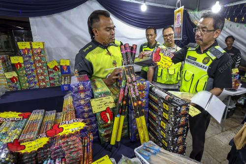 DATUK AZMAN ADAM