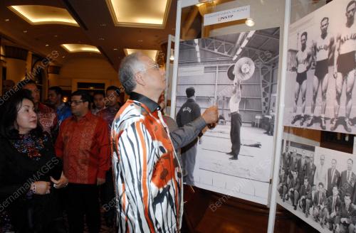 MOHD NAJIB TUN ABDUL RAZAK