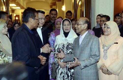 PTJ03_25072014_AGONG_MH17