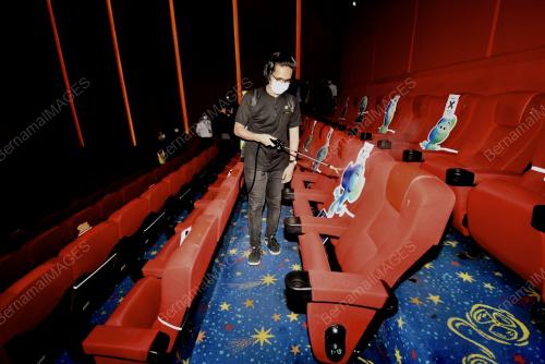 TINJAUAN PANGGUNG WAYANG