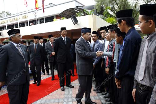 SULTAN SELANGOR SULTAN SHARAFUDDIN IDRIS SHAH