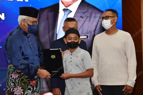 DATUK SERI HAMZAH ZAINUDIN